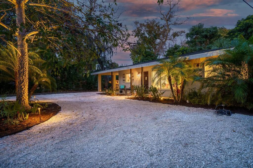 Beautiful Glam Mid-Century 1 Block From Sarasota Bay With Firepit Villa Exterior photo